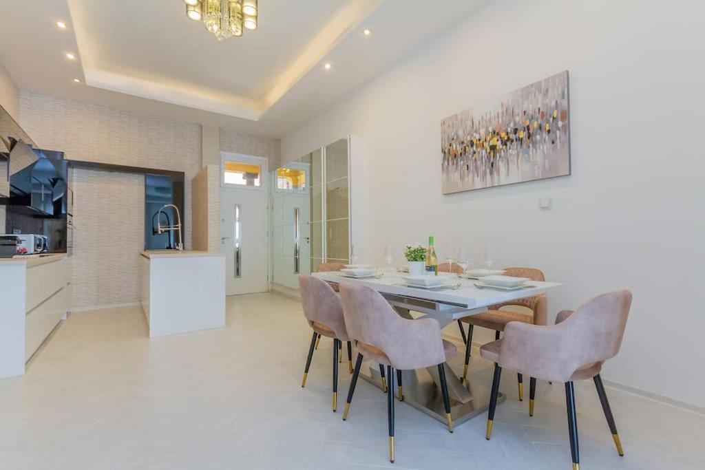 The Opulent Oasis By Newave Apartments Boedapest Buitenkant foto