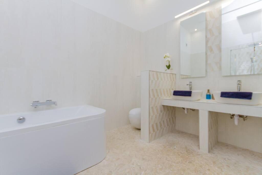 The Opulent Oasis By Newave Apartments Boedapest Buitenkant foto